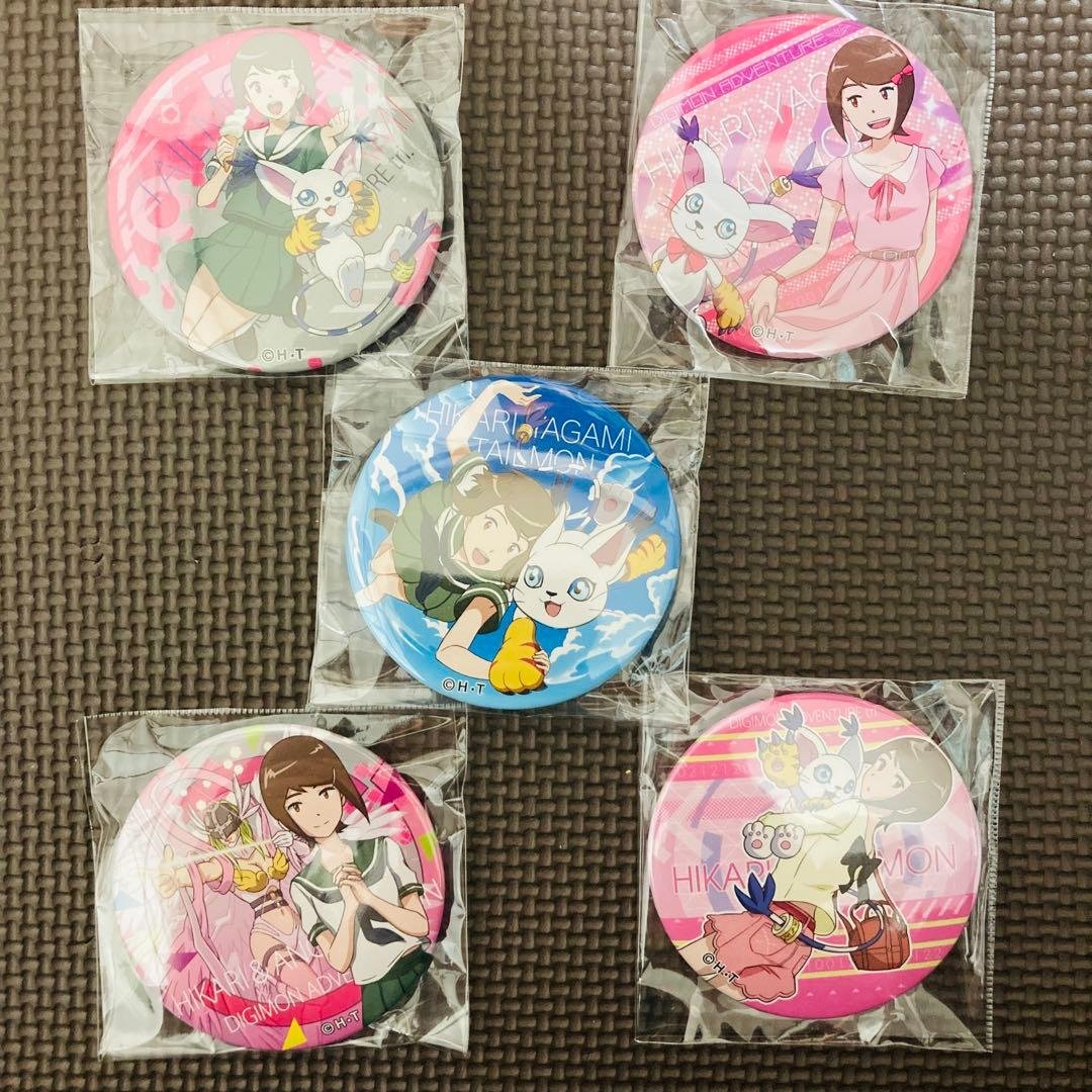 デジモン　缶バッジ　ヒカリ　テイルモン　エンジェモン